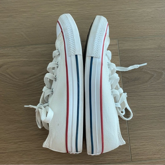Converse Chuck Taylor All-Star low-top sneakers in white Youth Size 1 - Picture 6 of 8